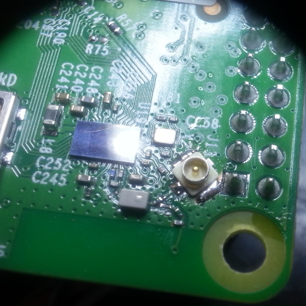 U-FL socket soldered and RF path re-routed