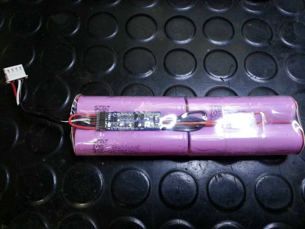 2S2P Li-Io battery pack.