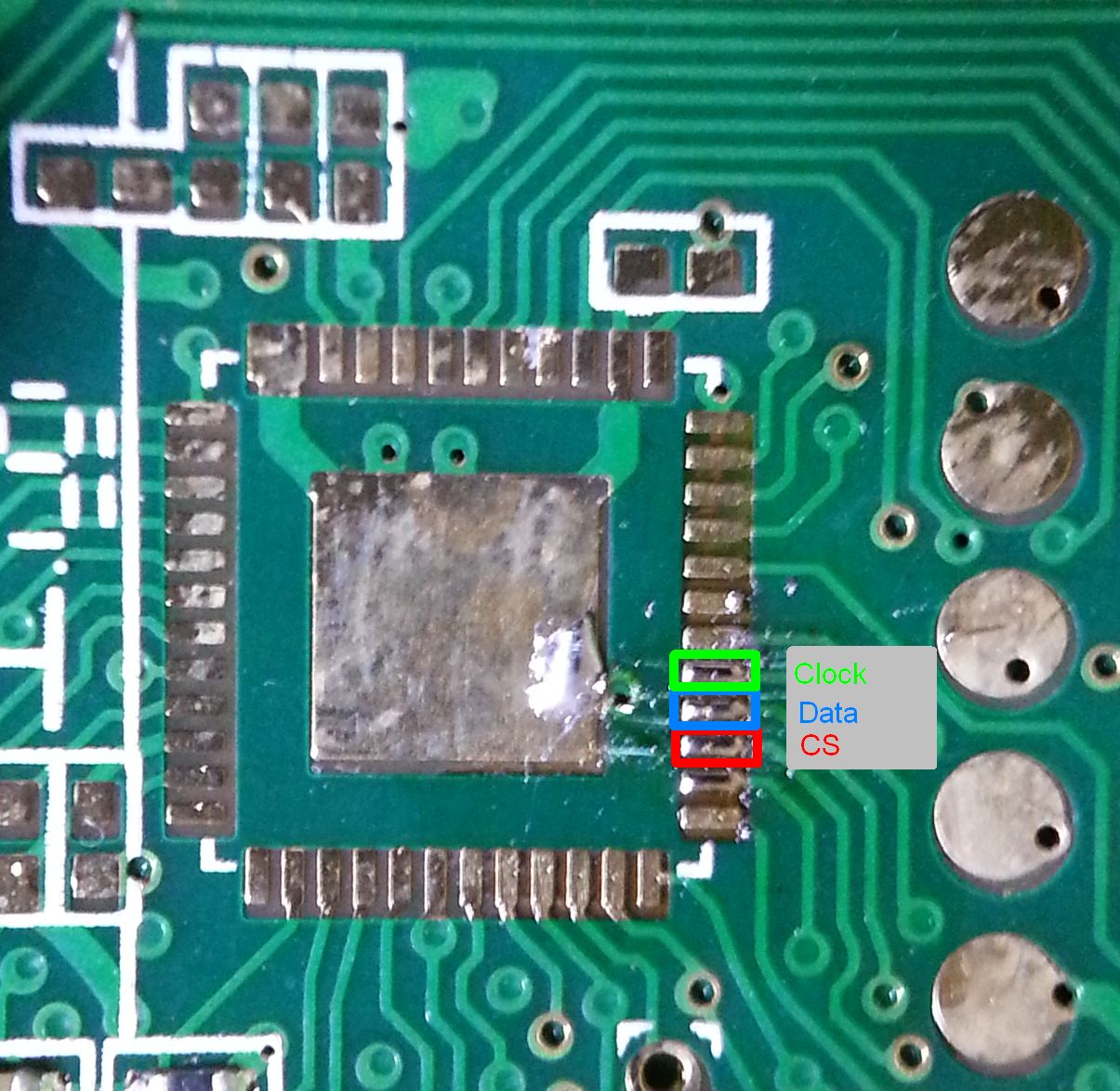 Missing chip pinout for data bus.