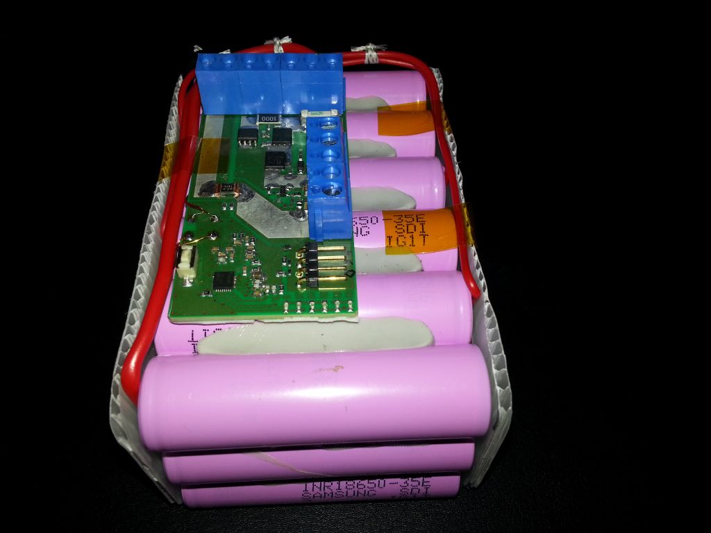Battery pack management board based on TI BQ40Z80.